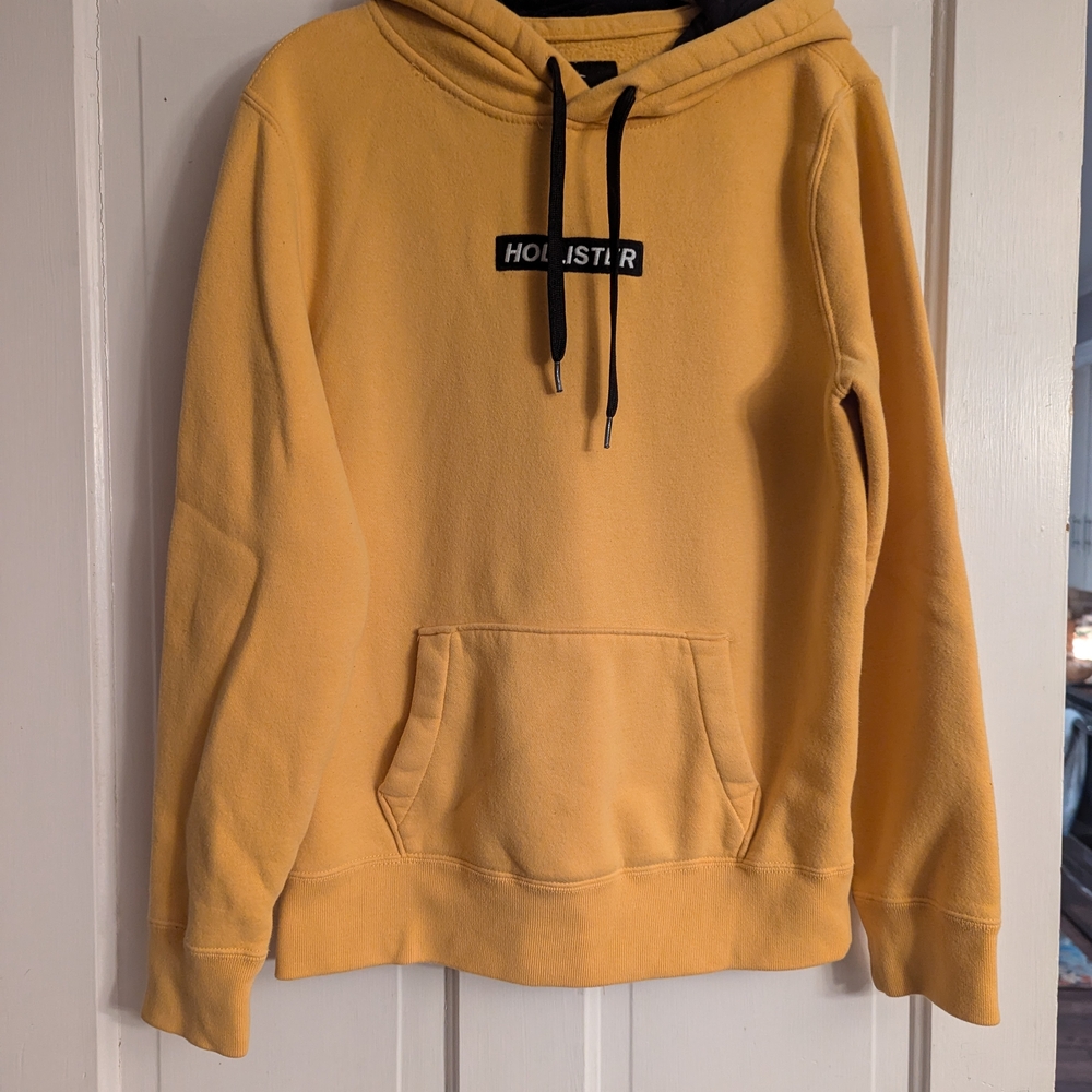 Hollister Men's Mustard Hoodie